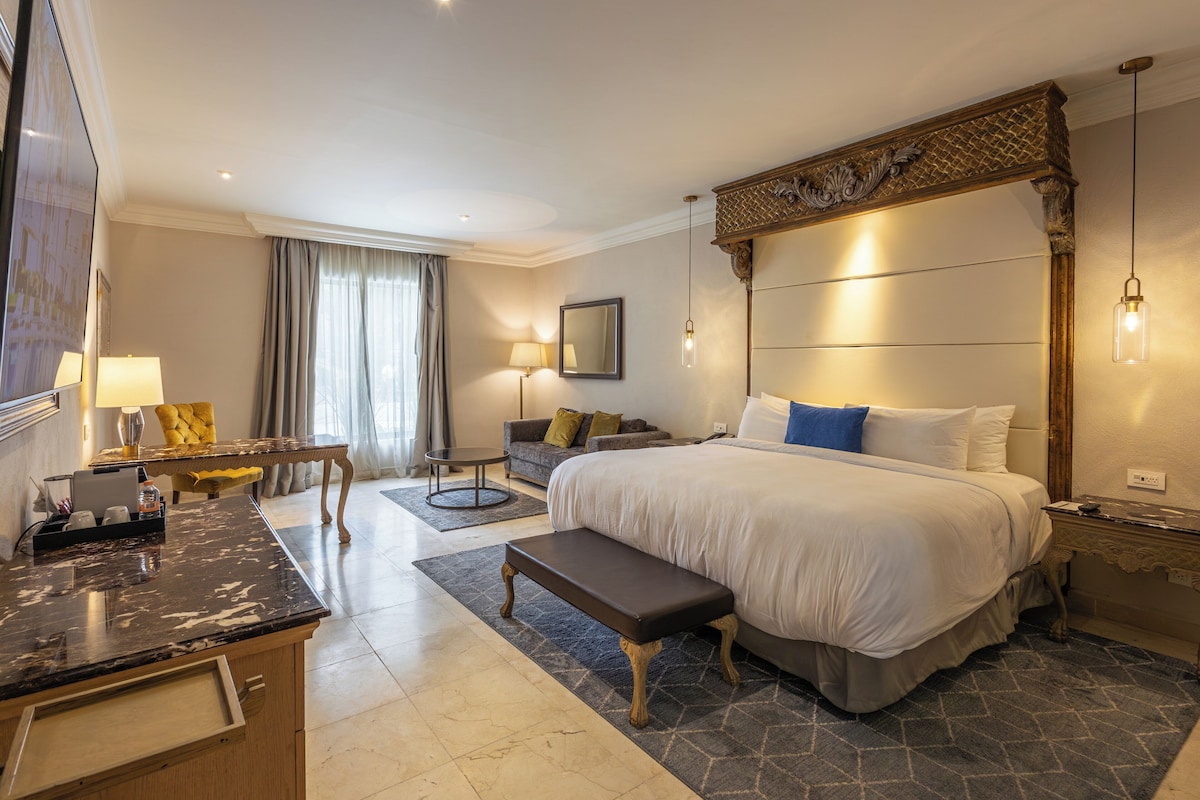 Grand Class Plus | Premium bedding, minibar, in-room safe, desk