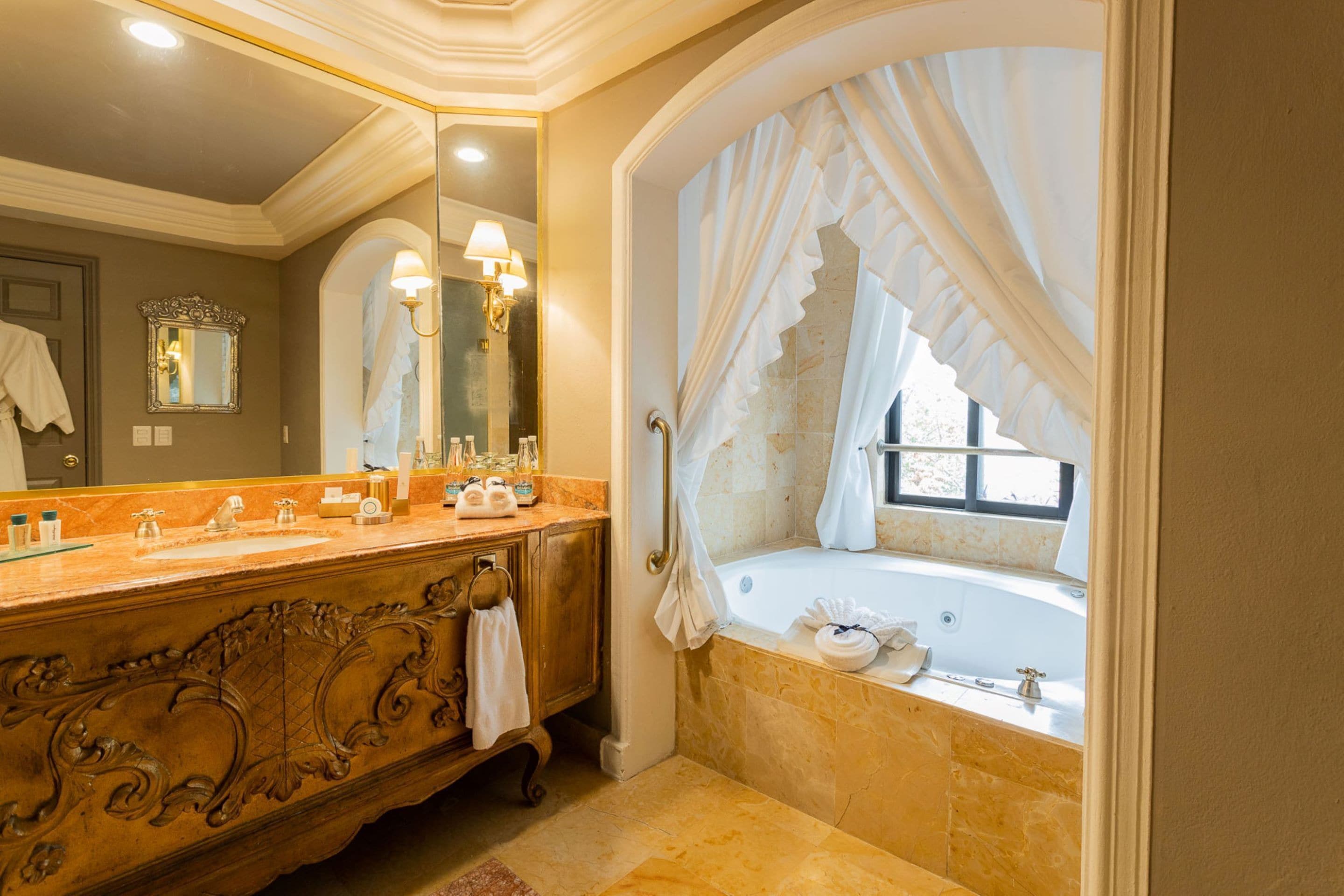 governor suite king | bathroom | designer toiletries, hair dryer, bathrobes, slippers