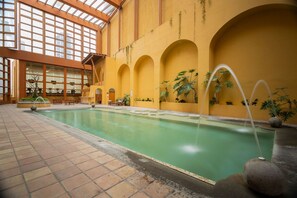 Indoor pool, sun loungers