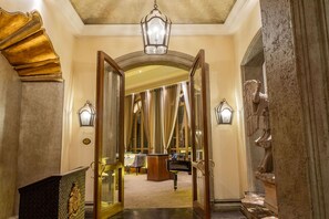 Breakfast, lunch, dinner served; international cuisine  - Quinta Real Monterrey (San Pedro Garza García)