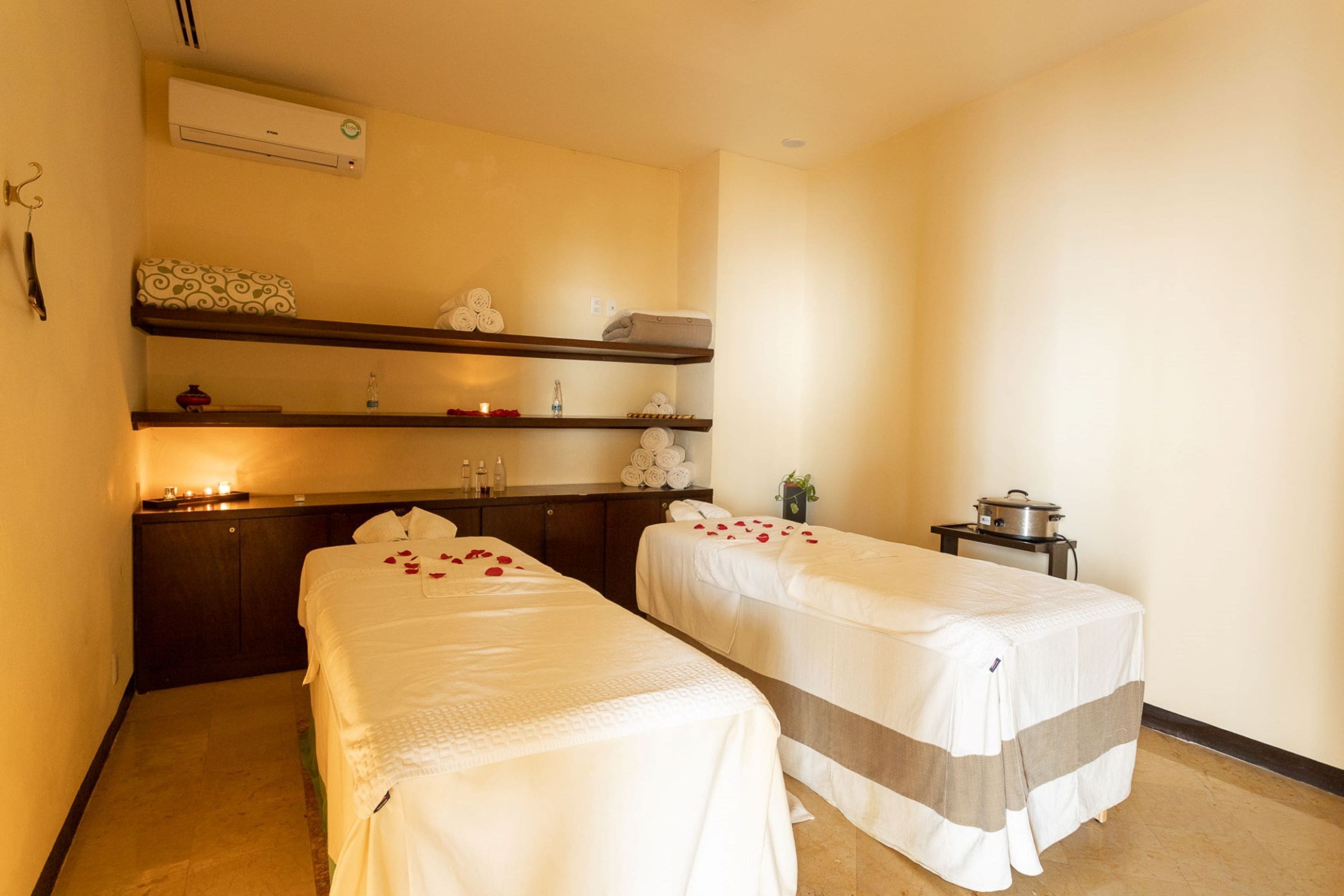 couples treatment room(s)