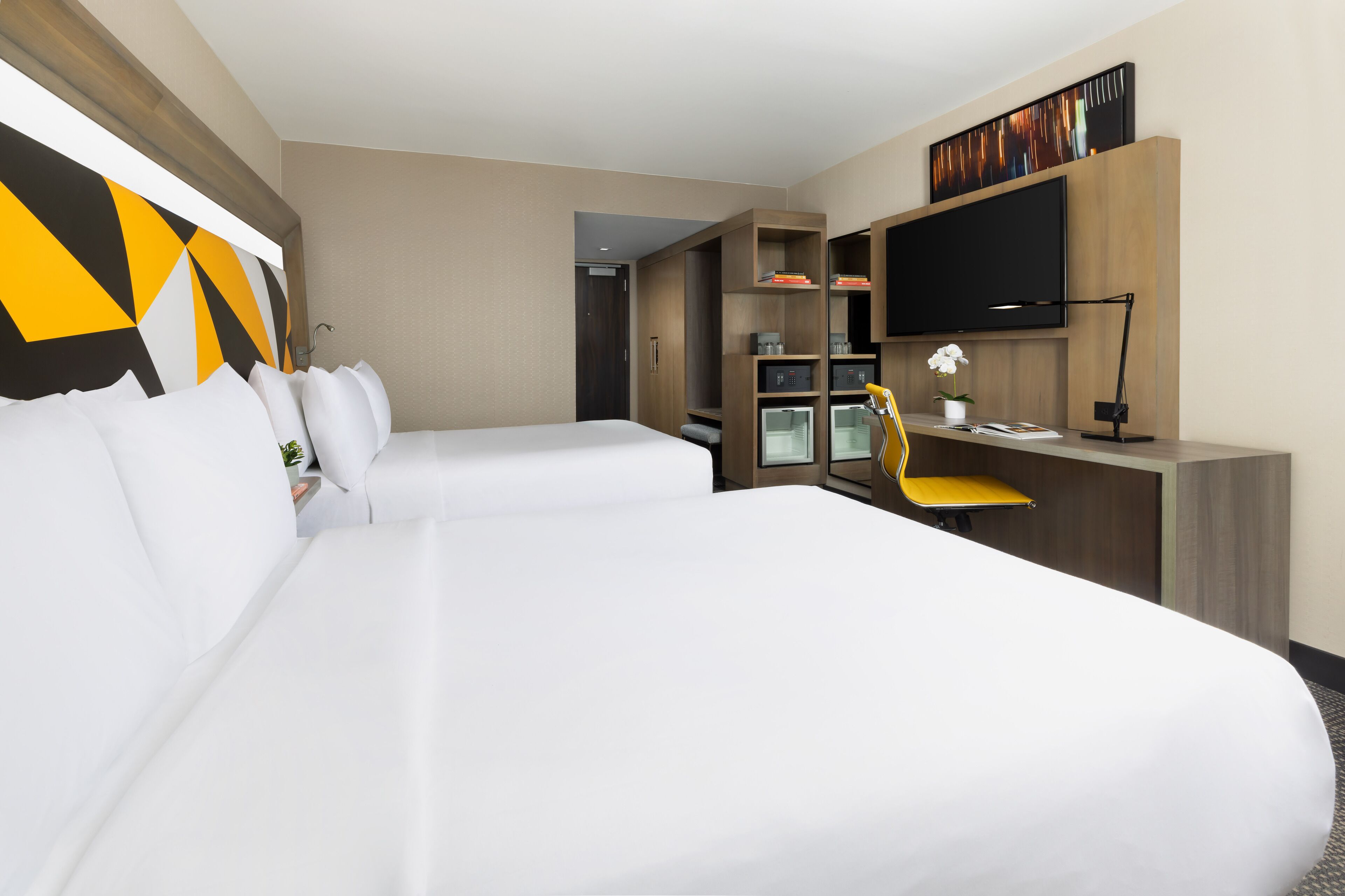 Hypo-allergenic bedding, in-room safe, desk, blackout curtains