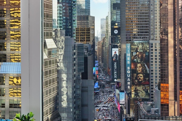 Peralatan tempat tidur hipoalergenik, peti besi dalam bilik, meja