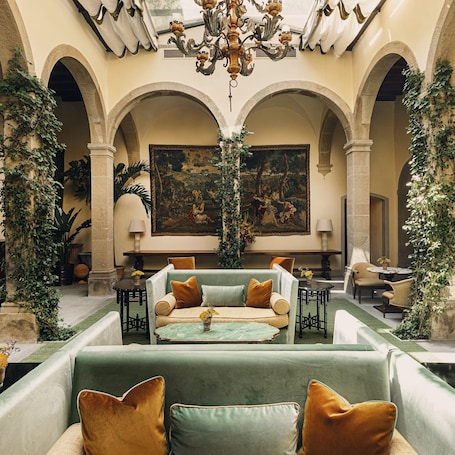 3 restaurants; breakfast, lunch and dinner served . Villa San Michele, A Belmond Hotel, Florence