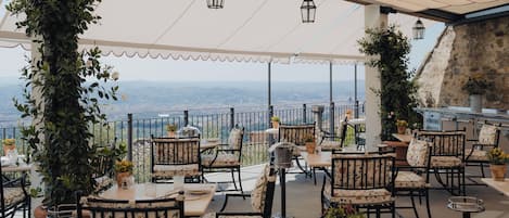 3 restoran, melayani sarapan