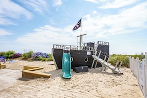 Children's play area - outdoor - Carousel Resort Hotel & Condominiums (Ocean City)