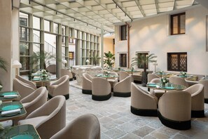 Courtyard - Hotel Gabrielli - Starhotels Collezione  (Venice)