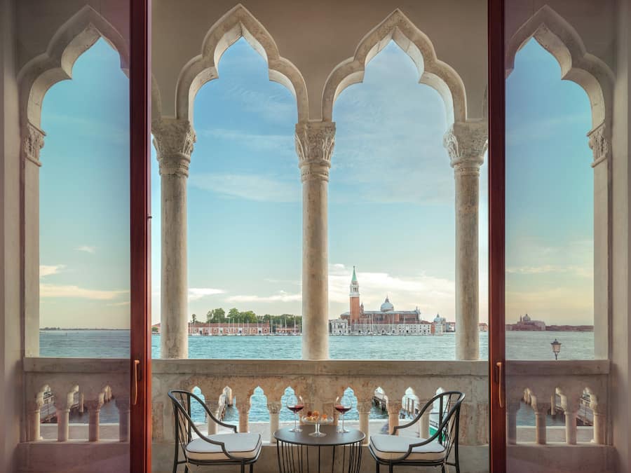 Lagoon View Suite | Minibar, safe på rommet, skrivebord og lydisolert