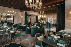 Breakfast and dinner served - Hotel Gabrielli - Starhotels Collezione  (Venice)