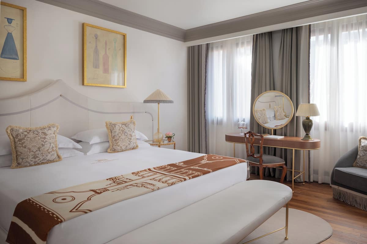 Suite | 1 dormitori, minibar, caixa forta a l'habitació i escriptori
