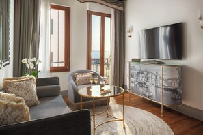 Lagoon View Suite | Minibar, in-room safe, desk, soundproofing - Hotel Gabrielli - Starhotels Collezione  (Venice)