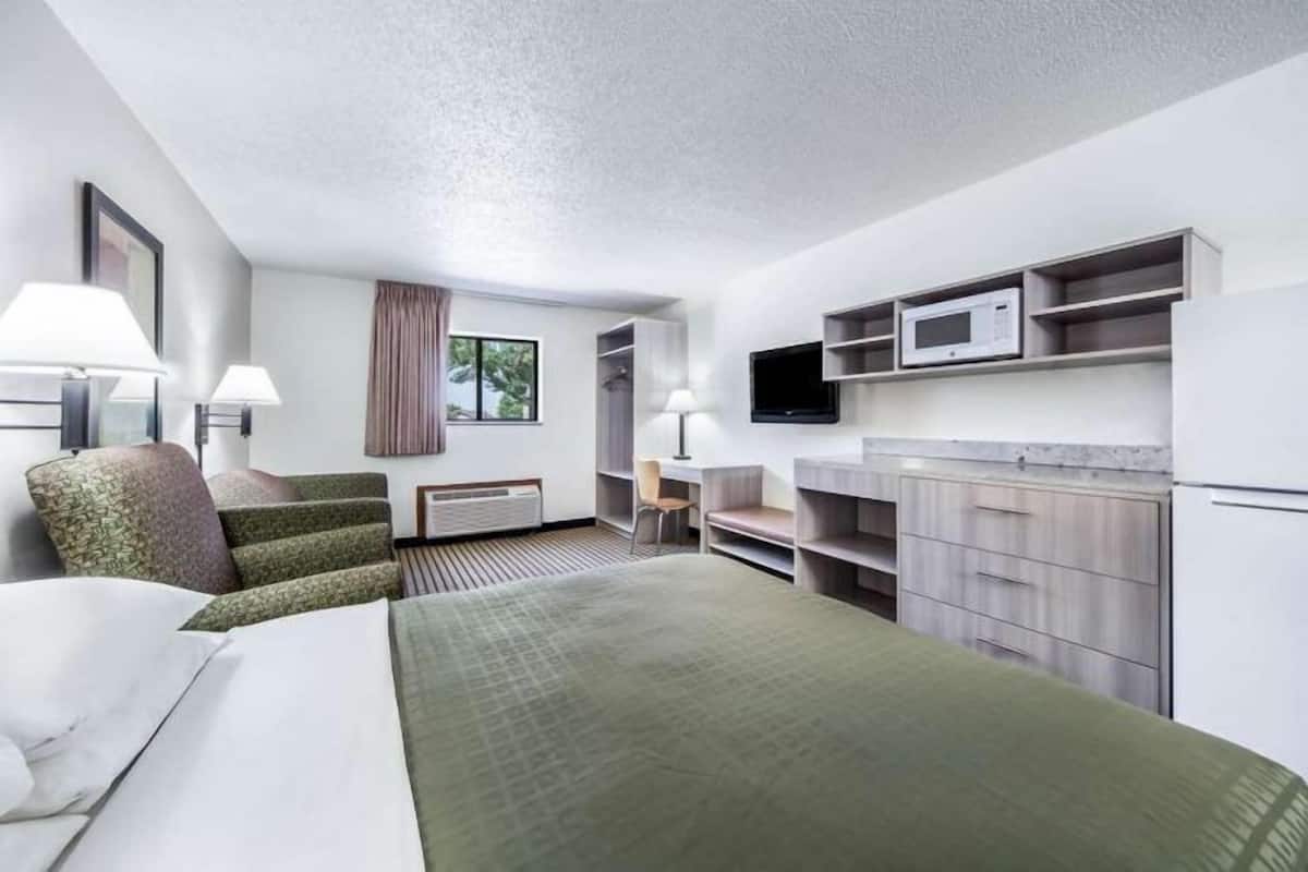 Queen One Bedroom with Couch and Recliner | Desk, iron/ironing board, free WiFi, bed sheets