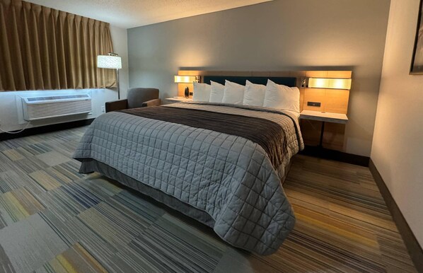Standard Room, 1 King Bed, Non Smoking | Desk, iron/ironing board, WiFi (free), bed sheets