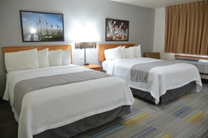 Desk, iron/ironing board, free WiFi, bed sheets - Park Inn by Radisson Maryville (Maryville)