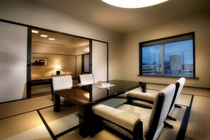 Minibar, in-room safe, desk, laptop workspace - InterContinental Yokohama Grand by IHG (Yokohama)