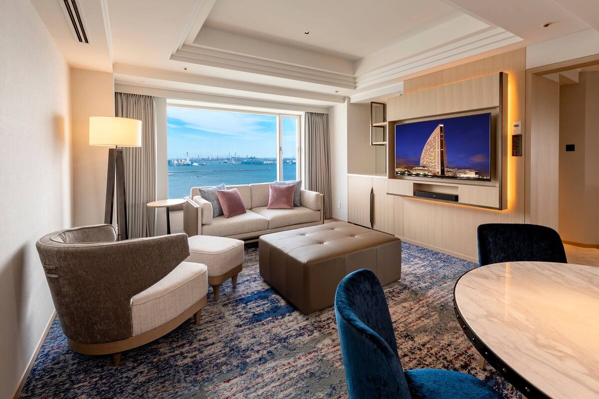 32-inch TV with satellite channels, offices
