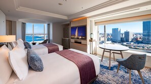 Minibar, coffres-forts dans les chambres, bureau