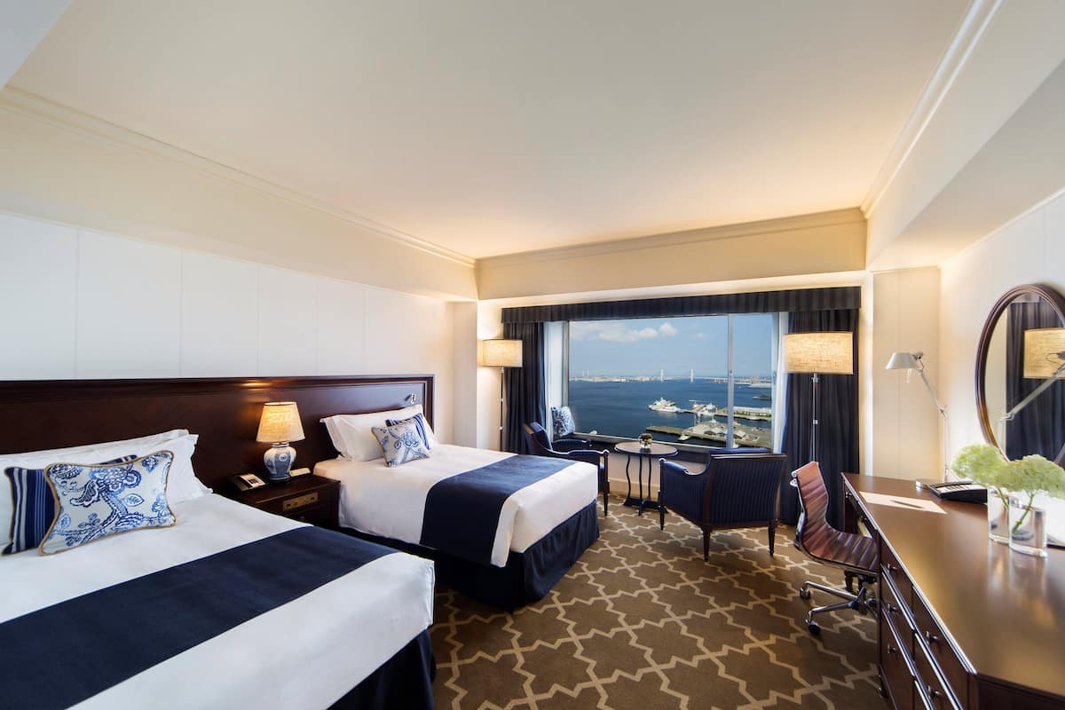 Room, 2 Single Beds, Club lounge access, Harbour View | Minibar, in-room safe, desk, laptop workspace