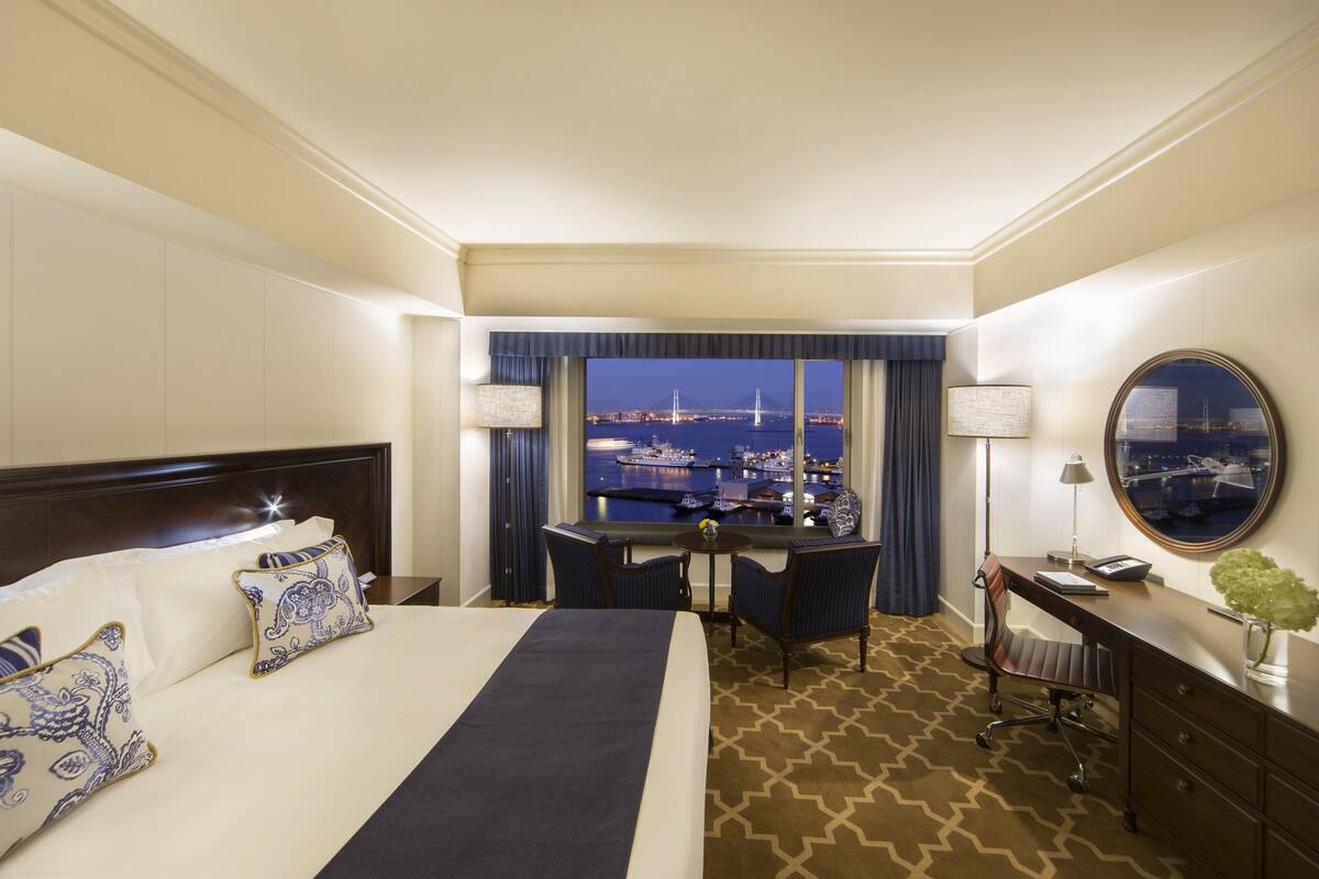 Premium Room, 1 King Bed, Club lounge access, Harbour View | Minibar, in-room safe, desk, laptop workspace