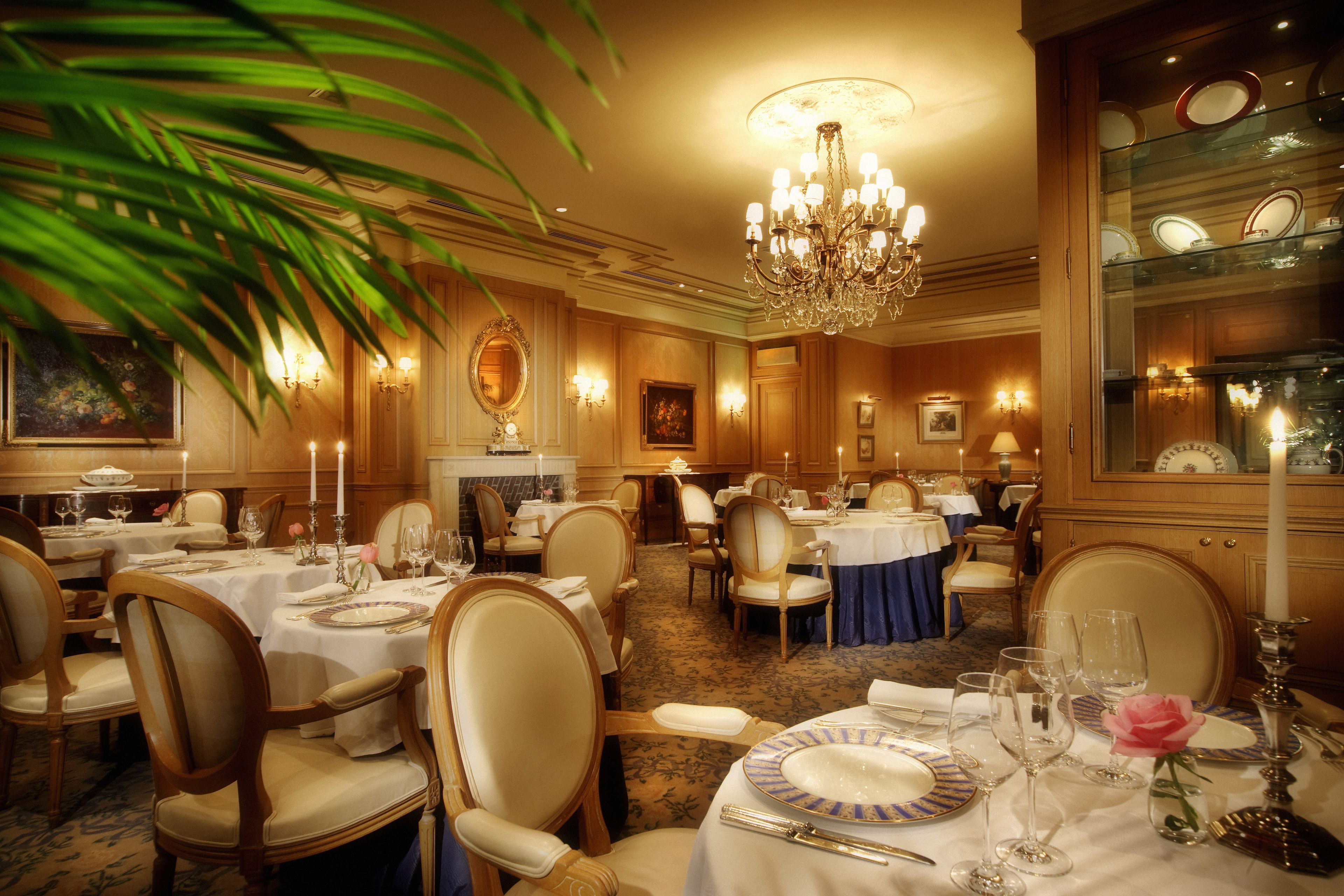 4 restaurants, breakfast, lunch, dinner served; Japanese cuisine 