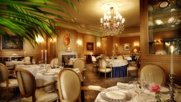 4 restaurants, serveren ontbijt, lunch, diner, Japanse gerechten