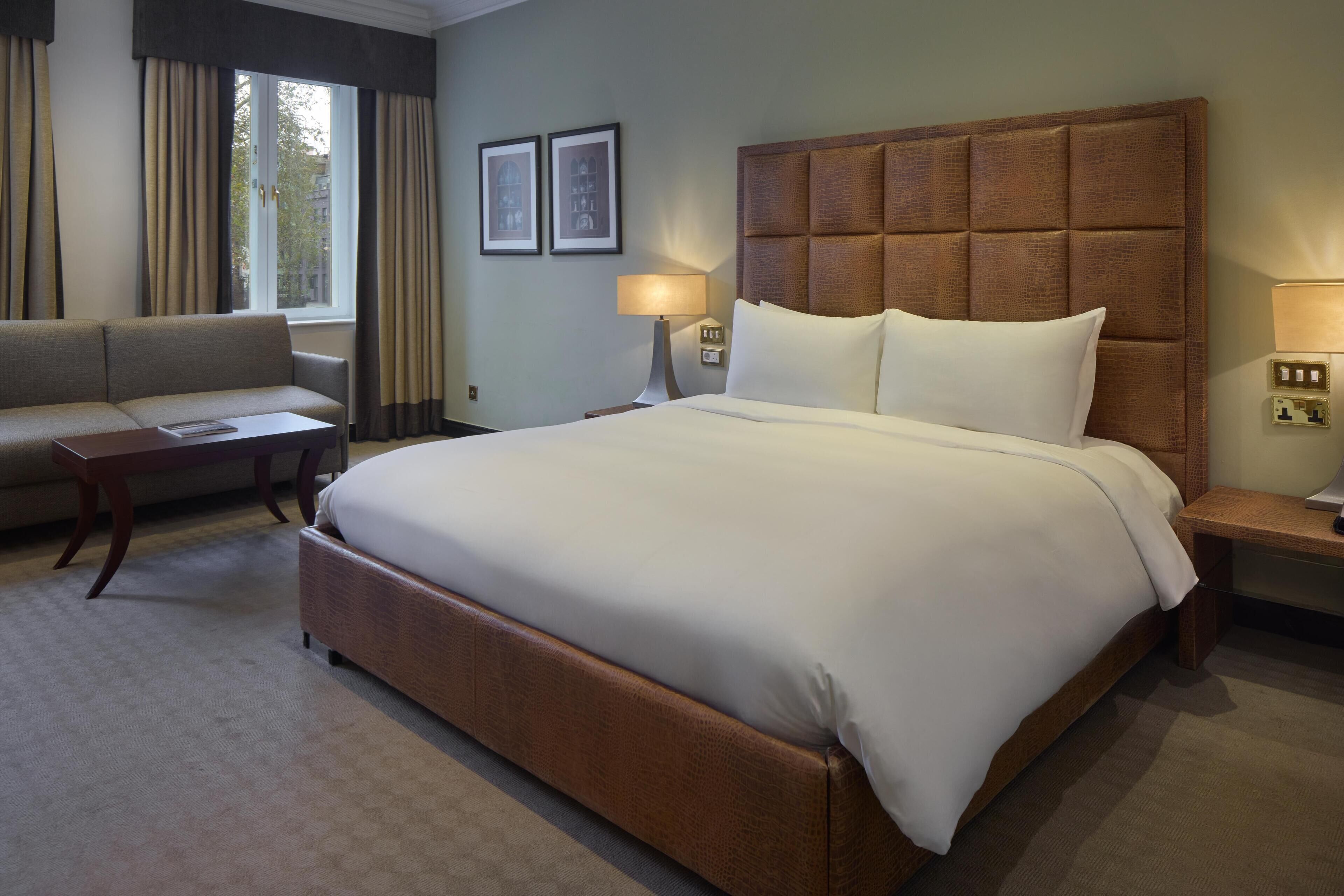 Studio Suite (Studio) | Seprai katun Mesir, seprai premium, brankas, dan meja kerja