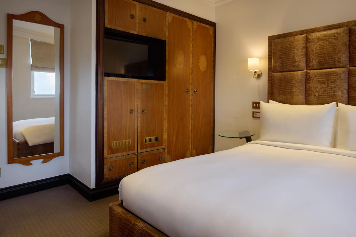 Superior Room | Egyptian cotton sheets, premium bedding, in-room safe, desk