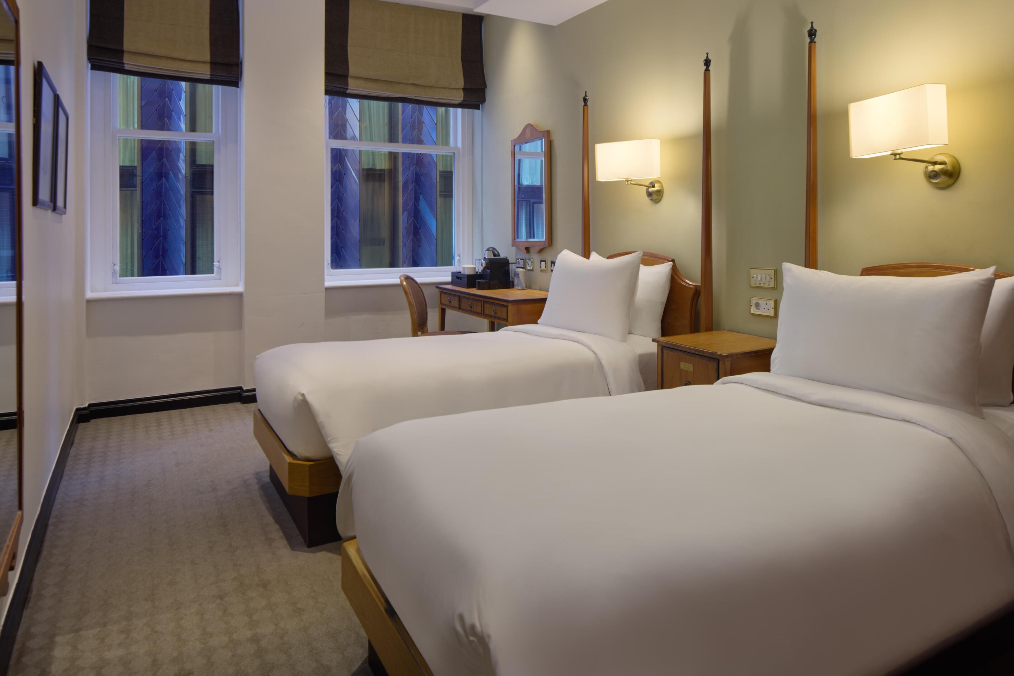 Kamar Superior | Seprai katun Mesir, seprai premium, brankas, dan meja kerja