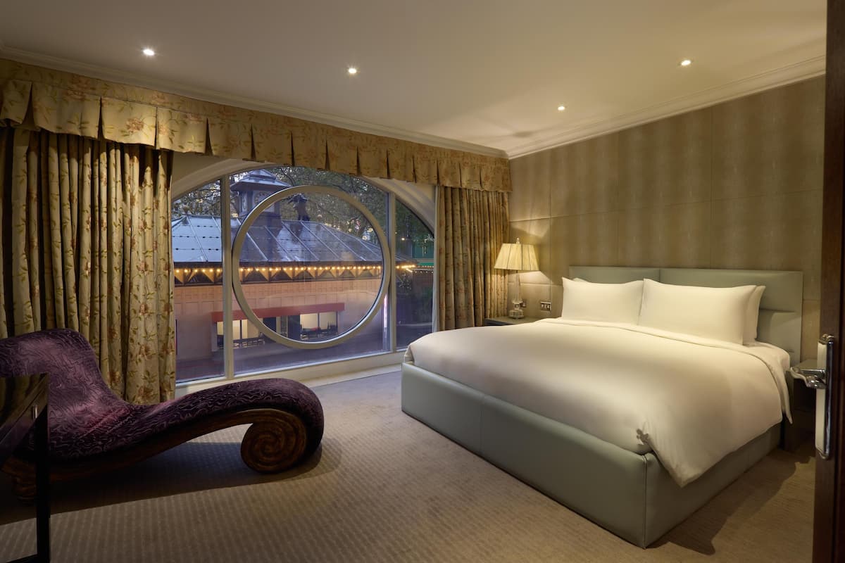 Suite, 1 Bedroom (View of the Square) | Egyptian cotton sheets, premium bedding, in-room safe, desk