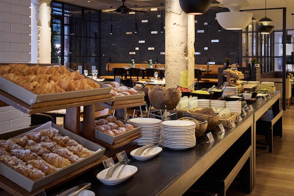 Daily full breakfast (GBP 29.00 per person)