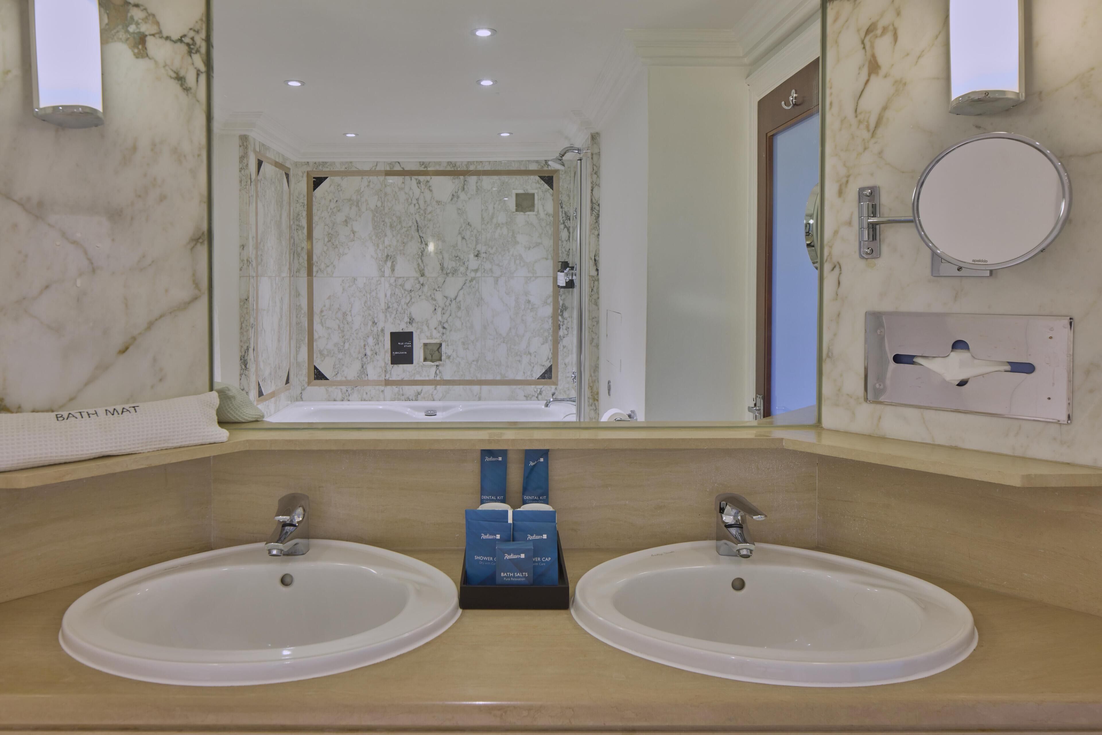 Photo - Radisson Blu Hotel, London Leicester Square