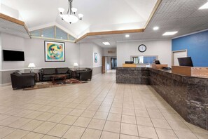 Lobby - Baymont Inn and Suites by Wyndham Farmington, MO (Farmington)