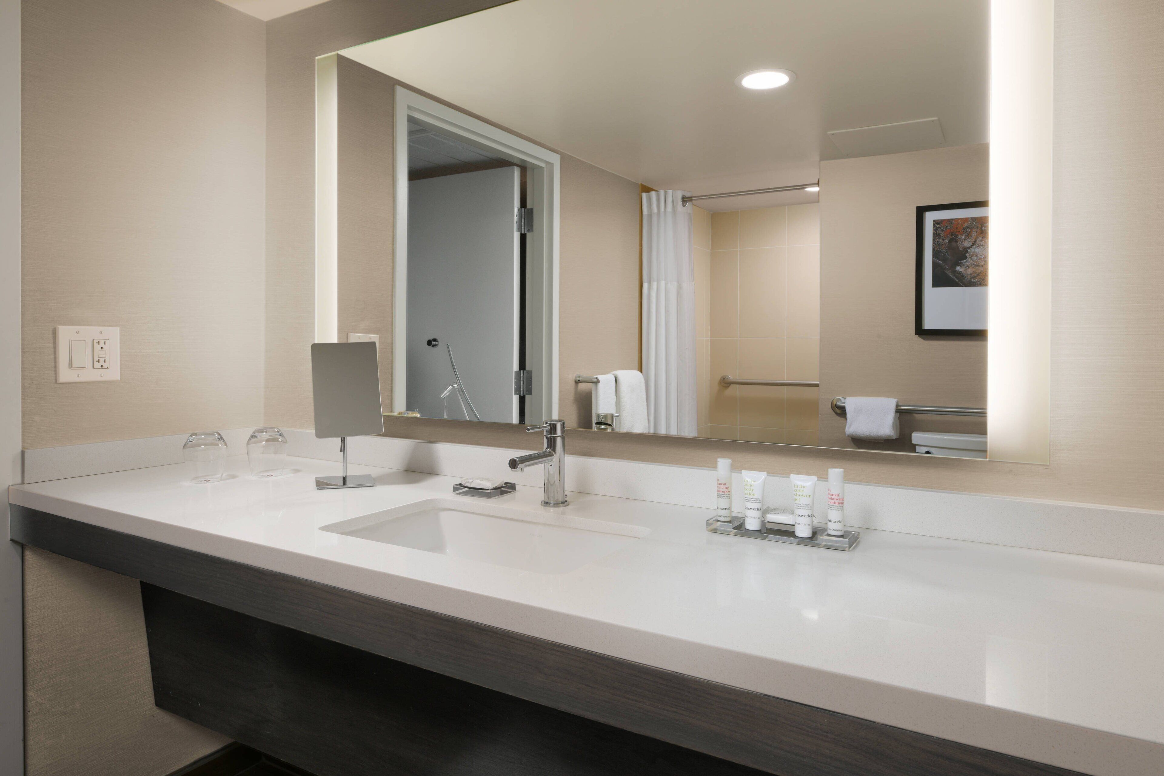 combined shower/bathtub, free toiletries, hair dryer, towels