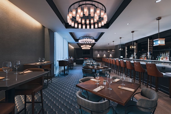 Se sirven cenas y cocina americana