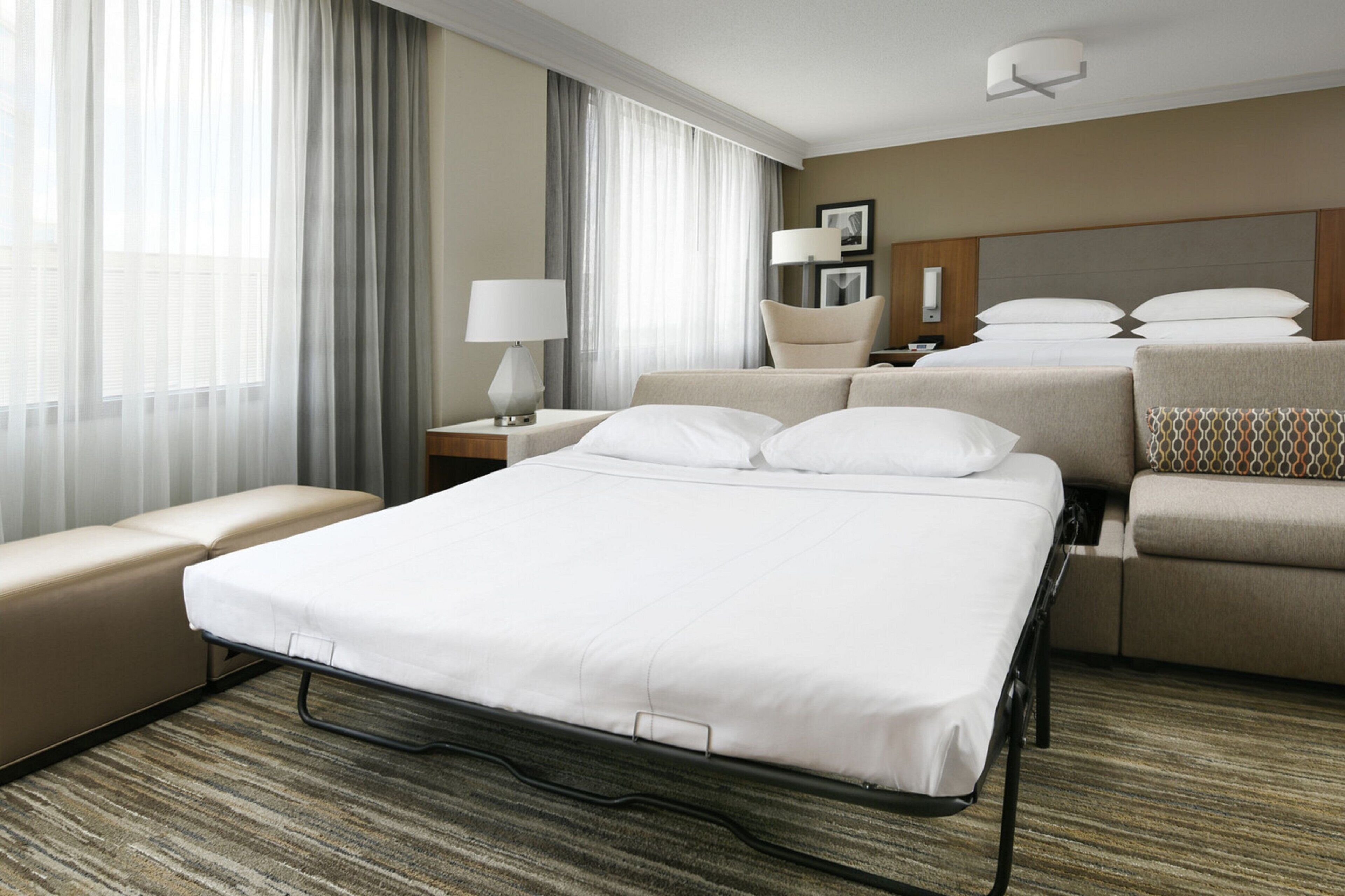 executive suite, 1 bedroom | living area | 57-inch flat-screen tv with cable channels, tv, netflix