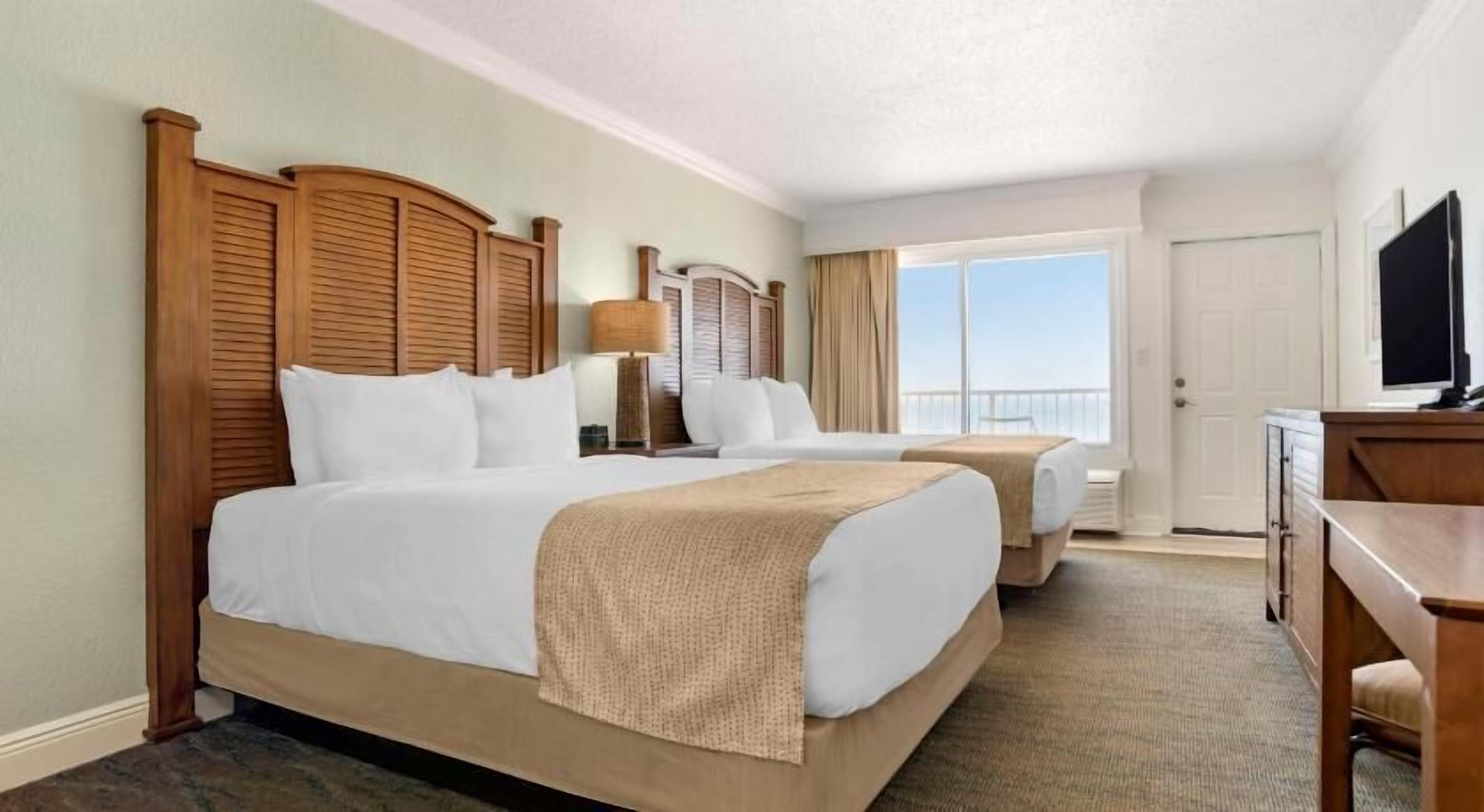 Blendingsgardiner, strykejern/-brett og barnesenger