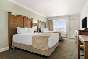 Cortinas blackout, tabla de planchar con plancha y cunas 