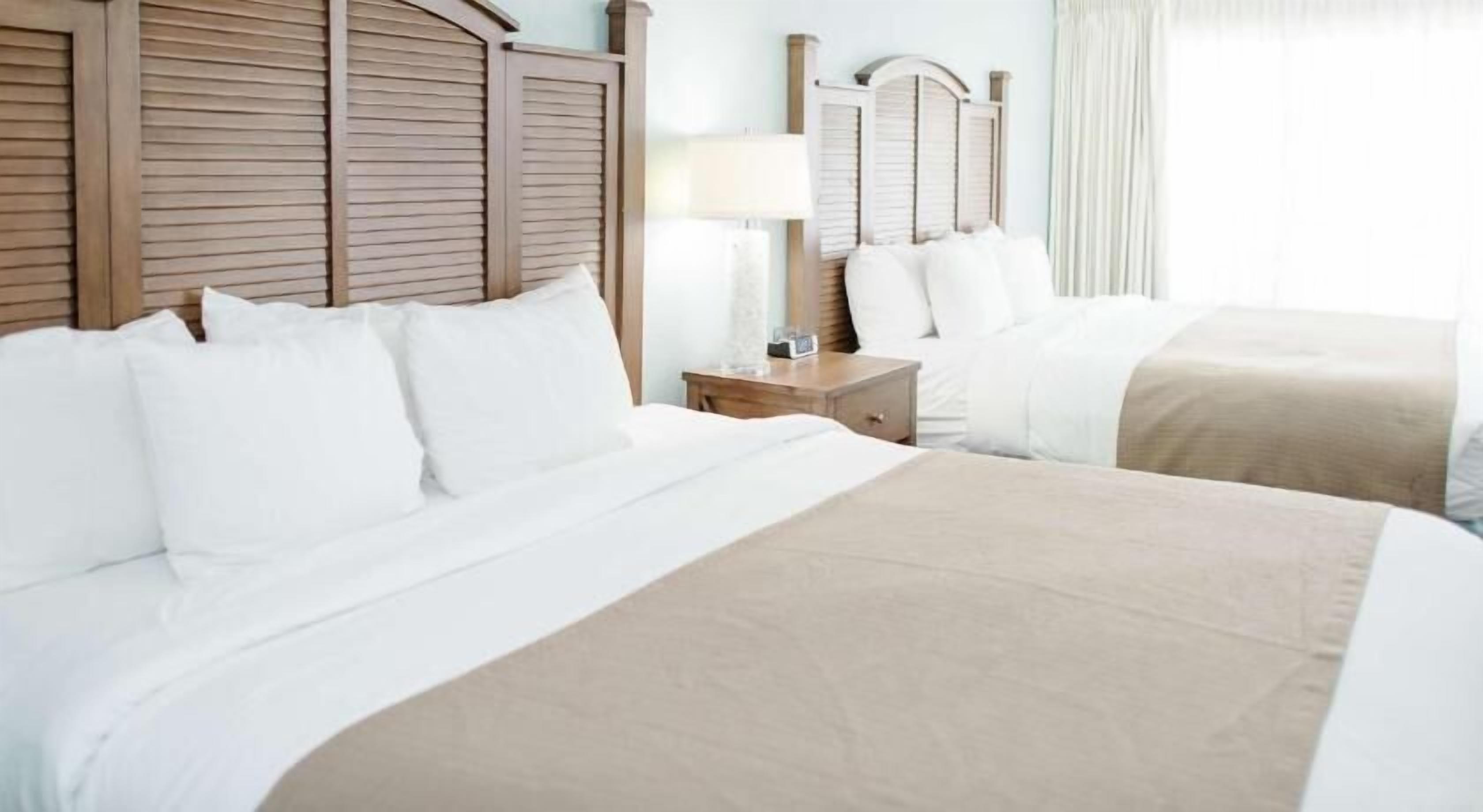 Blendingsgardiner, strykejern/-brett og barnesenger