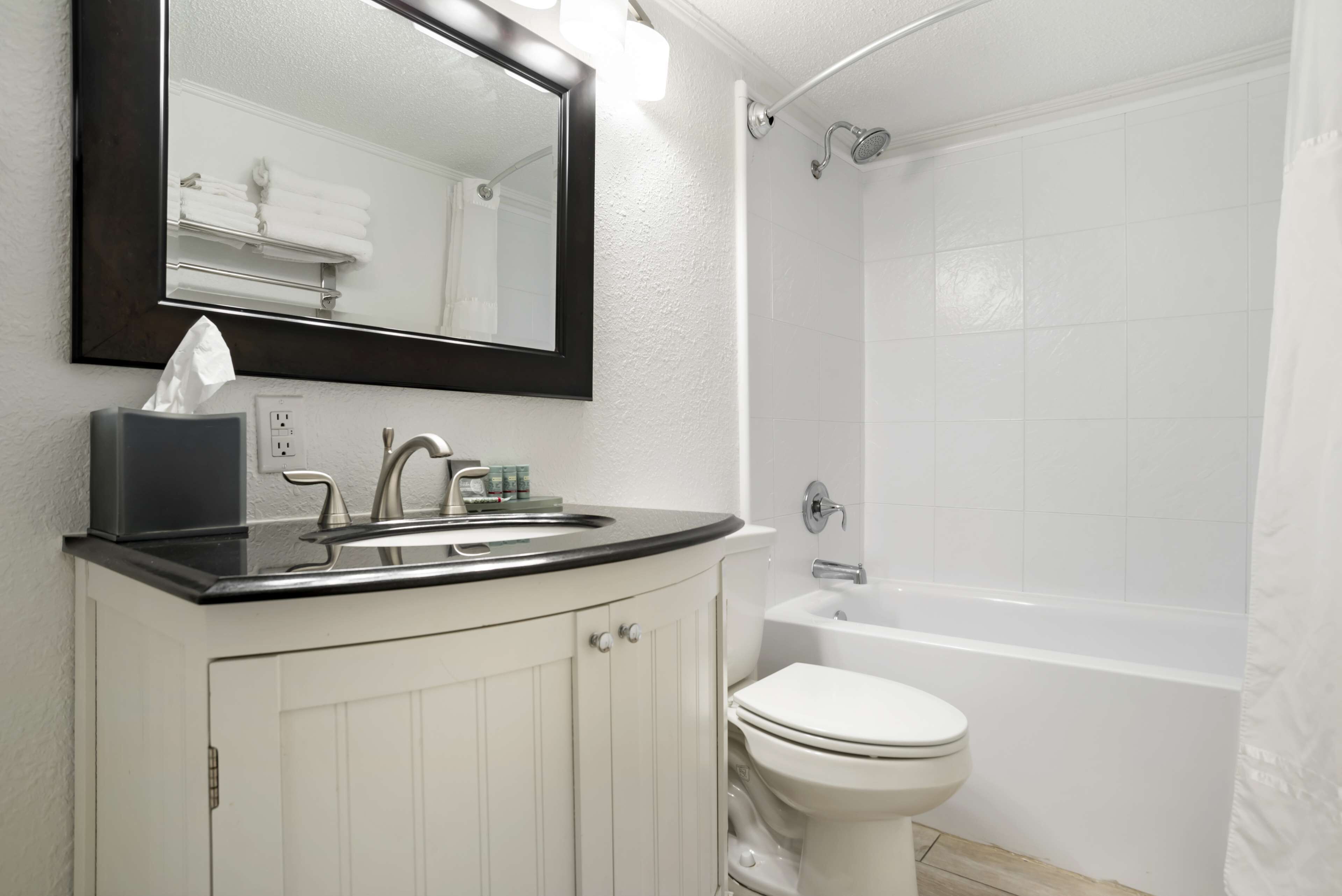 suite, multiple beds, non smoking, kitchenette (street view) | bathroom | combined shower/bathtub, free toiletries, hair dryer, towels