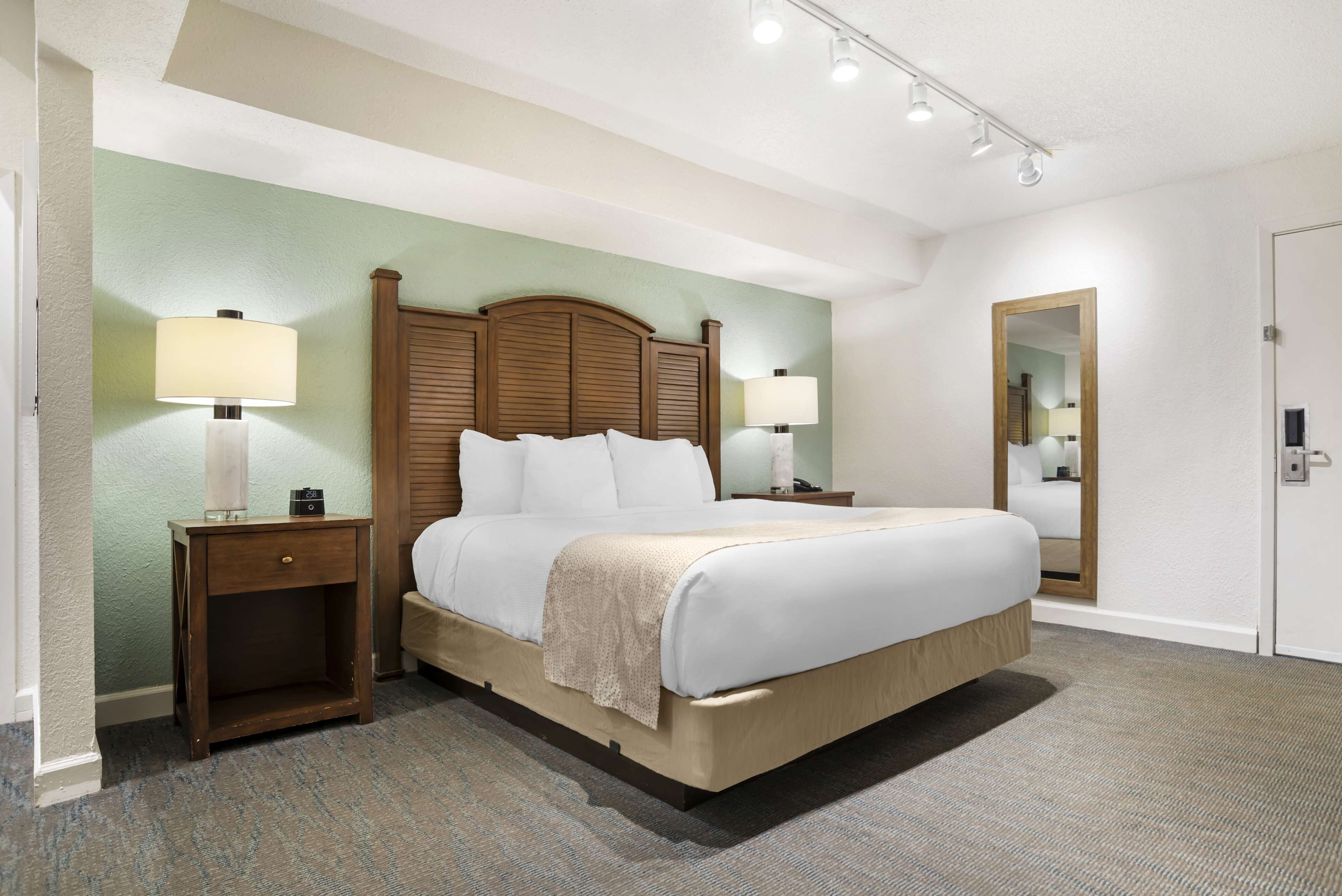 standard studio, 1 king bed, non smoking, kitchenette (street view) | blackout curtains, iron/ironing board, cots/infant beds, rollaway beds