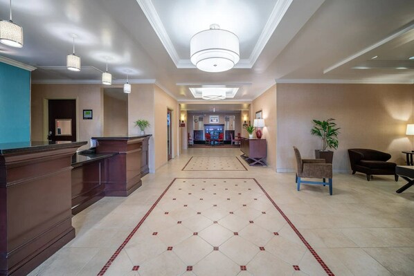 Lobby - Holiday Inn Express Washington DC Northeast (Washington)