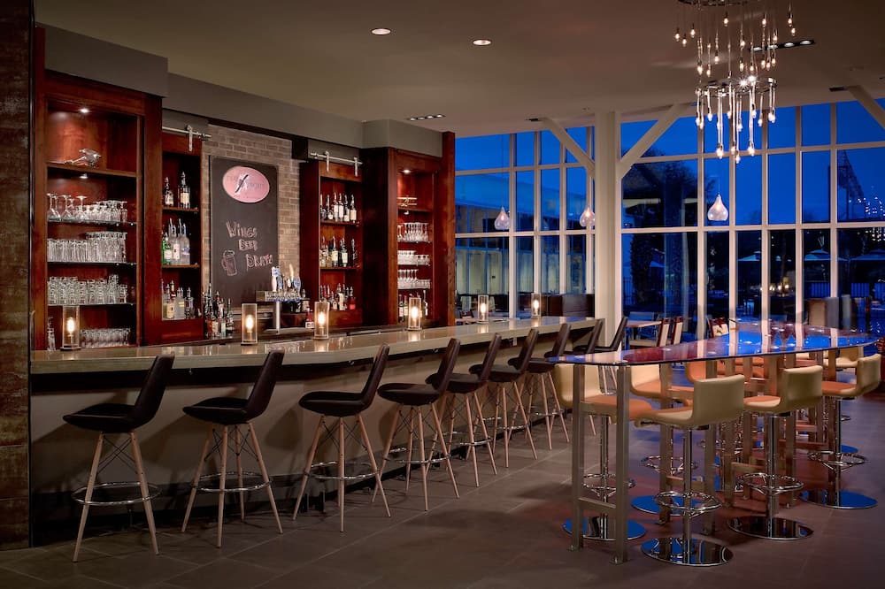 DoubleTree by Hilton Hotel & Suites Charleston Airport