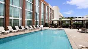 Outdoor pool - DoubleTree by Hilton Hotel & Suites Charleston Airport (North Charleston)
