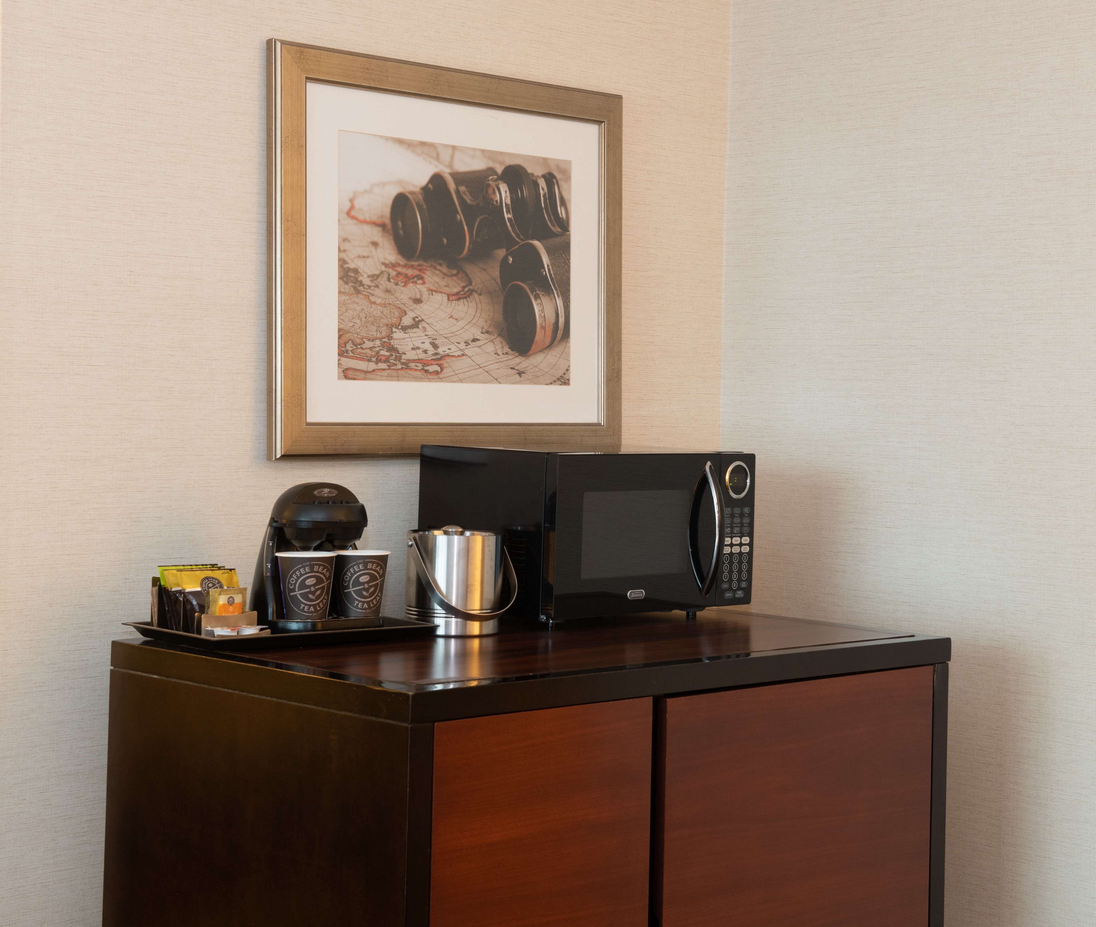 premium bedding, in-room safe, desk, laptop workspace