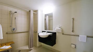 وحدات دش مع أحواض استحمام، مناشف