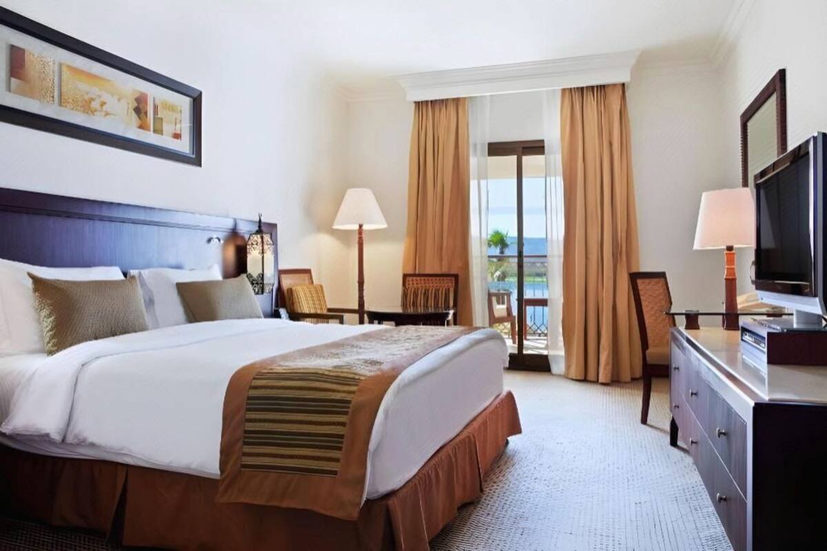 Hypo-allergenic bedding, minibar, in-room safe, desk