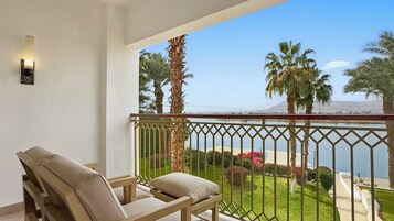 Deluxe Suite, 1 King Bed | View from room