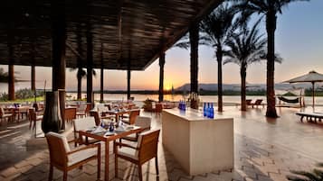 3 restaurants, breakfast, lunch, dinner served; Asian cuisine