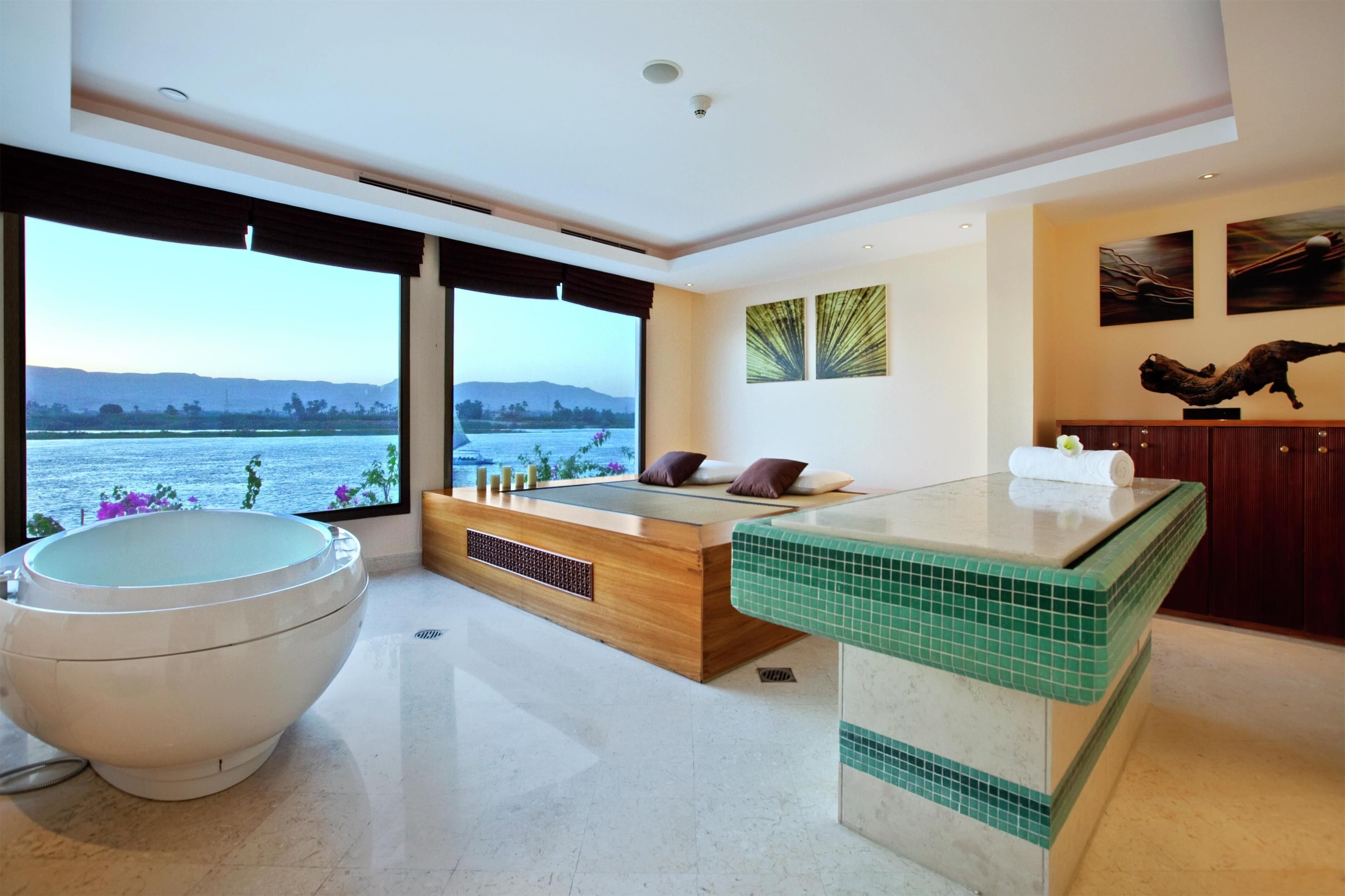 Behandlingsrom for par, badstue, boblebad og kroppsbehandlinger