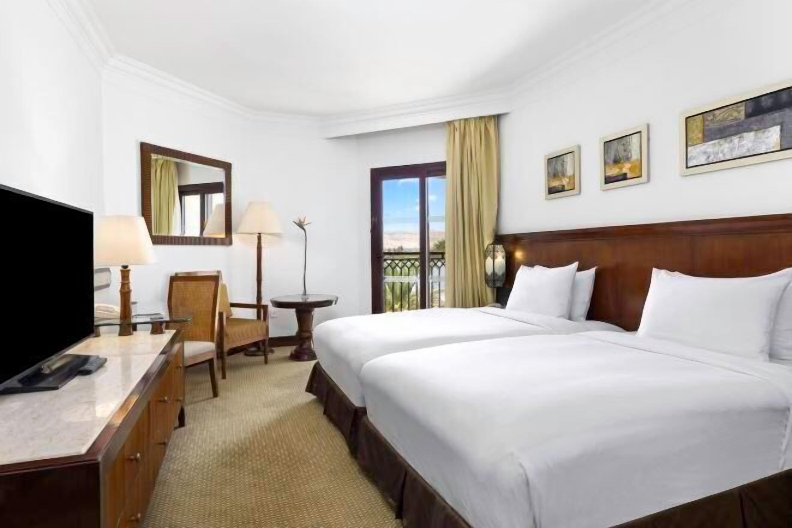 Hypo-allergenic bedding, minibar, in-room safe, desk